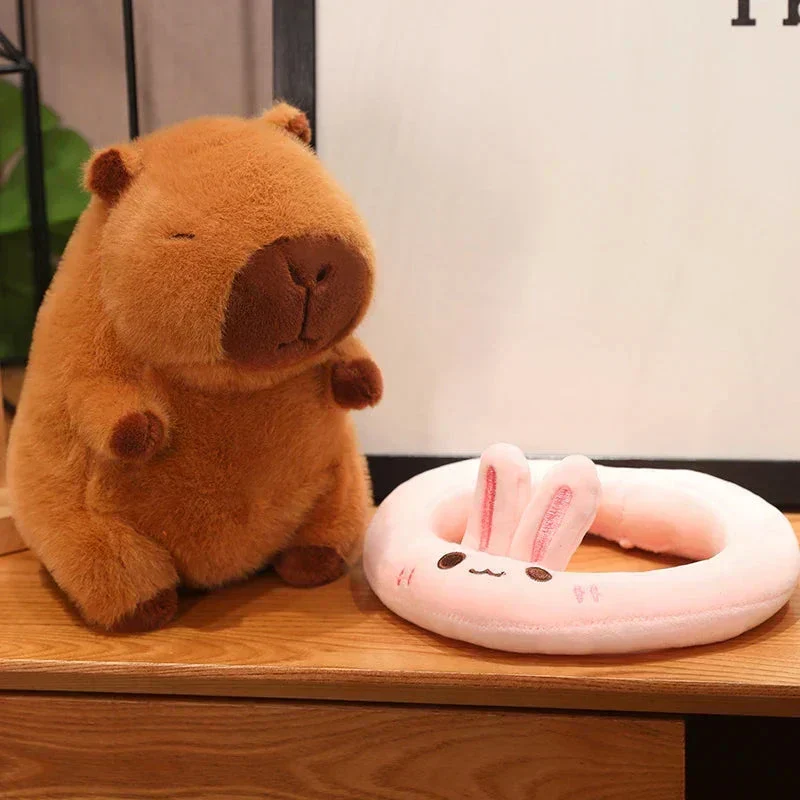 Fluffy Capybara med Flydende Plüsht legetøj