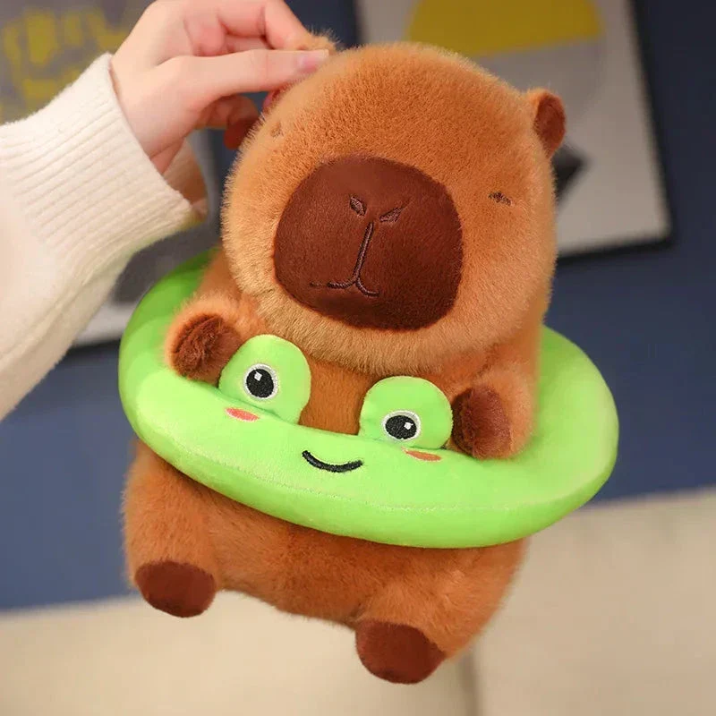 Fluffy Capybara med Flydende Plüsht legetøj