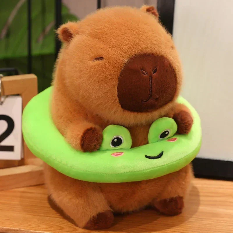 Fluffy Capybara med Flydende Plüsht legetøj
