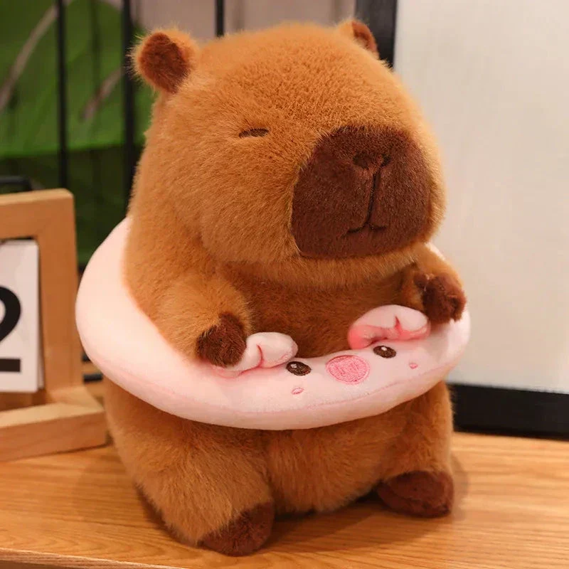 Fluffy Capybara med Flydende Plüsht legetøj
