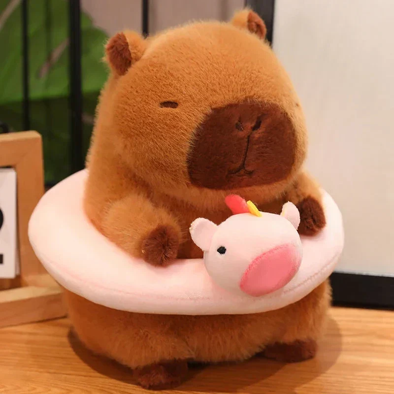 Fluffy Capybara med Flydende Plüsht legetøj