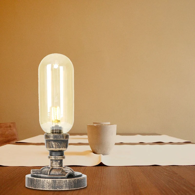 Stilfuld Metal Bordlampe med Industrielt Design