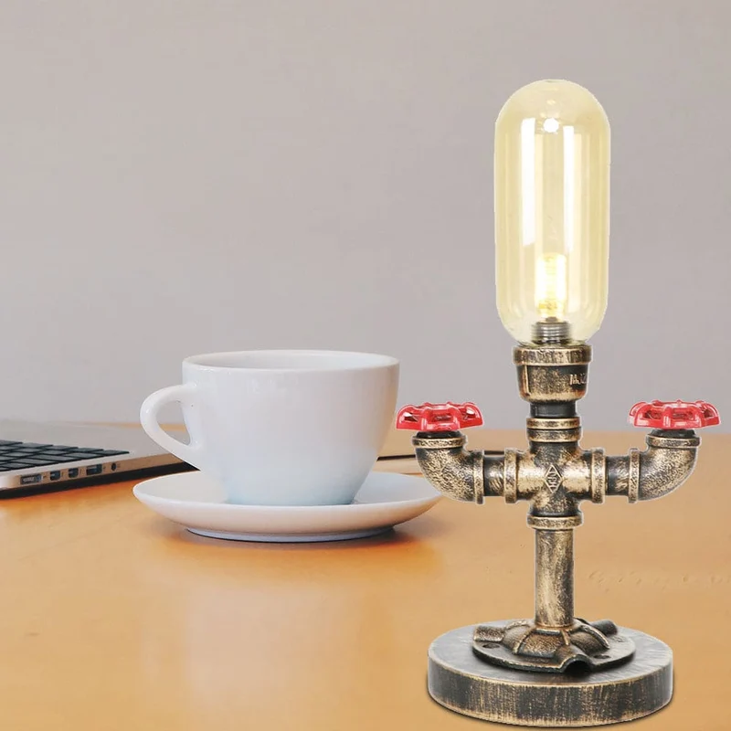 Stilfuld Metal Bordlampe med Industrielt Design