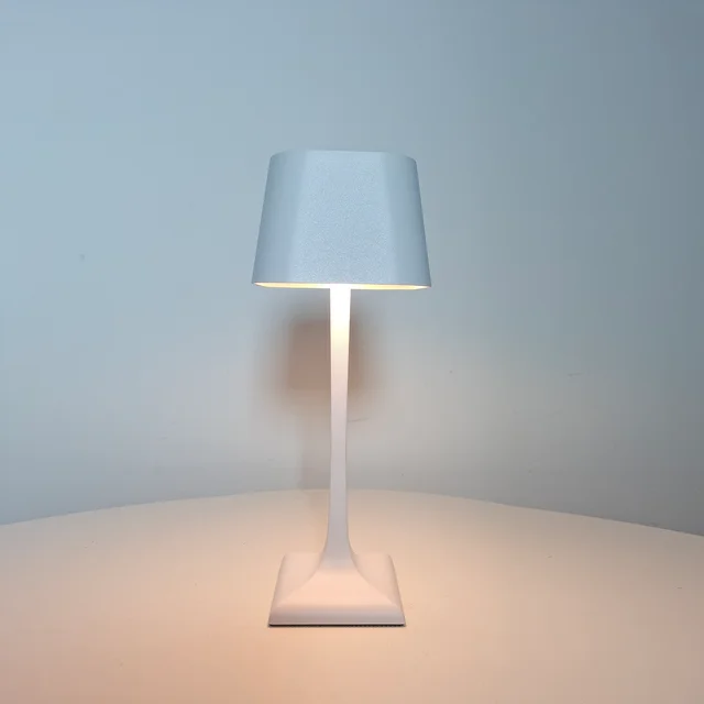 Elegant LED Bordlampe med USB-tilslutning