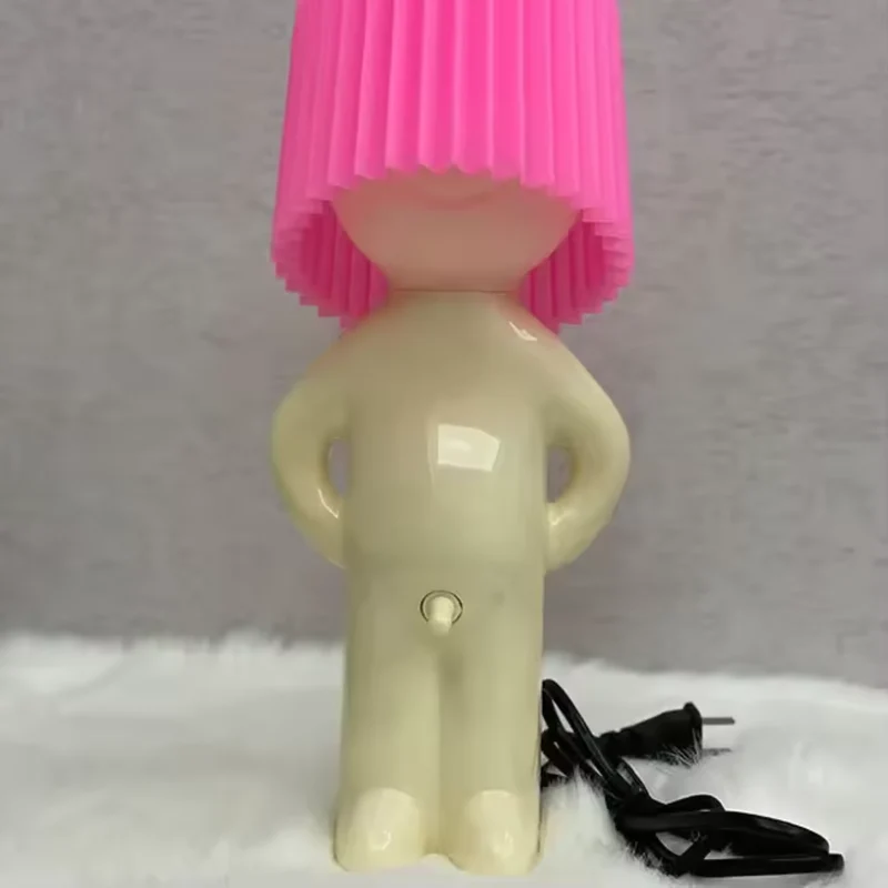 Moderne Bordlampe med Legende Figurdesign