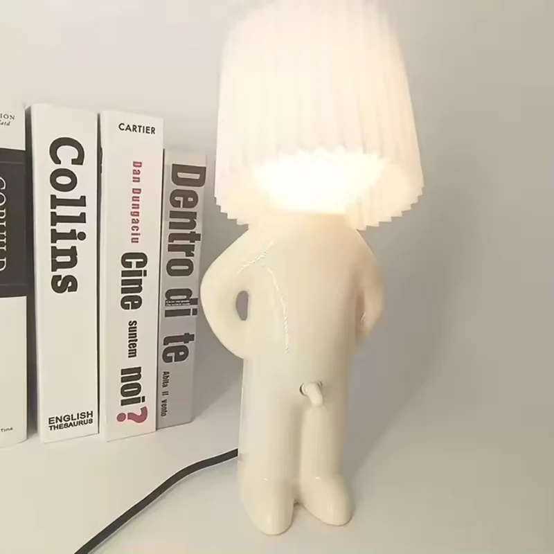 Moderne Bordlampe med Legende Figurdesign