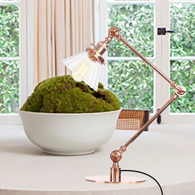 Stilfuld Bordlampe i Klart Kegleformet Glas