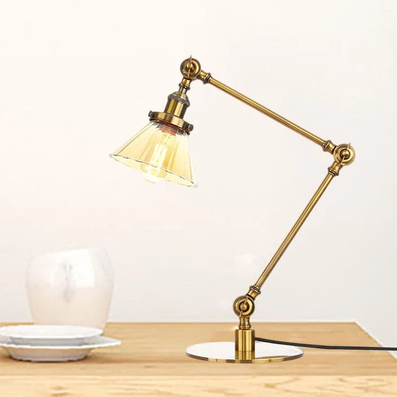 Stilfuld Bordlampe i Klart Kegleformet Glas