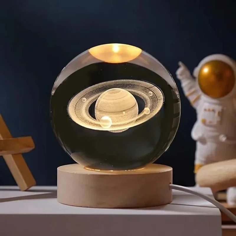 Magisk 3D Krystalkugle Natlys med Himmellegeme Design