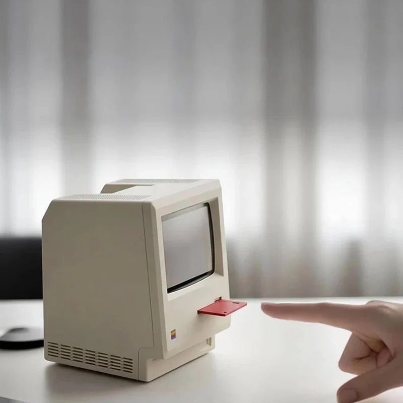 Retro Vækkeur med Pixel Display og Justerbar Baggrundsbelysning