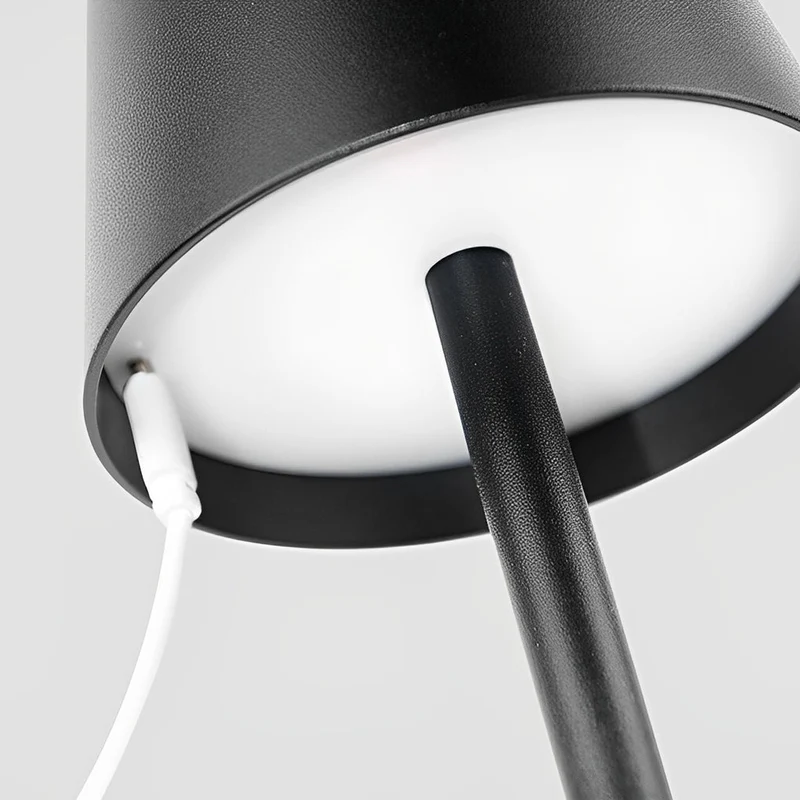 Bordlampe med Touch-Betjening – Elegant og Genopladelig LED