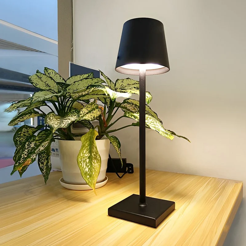 Bordlampe med Touch-Betjening – Elegant og Genopladelig LED