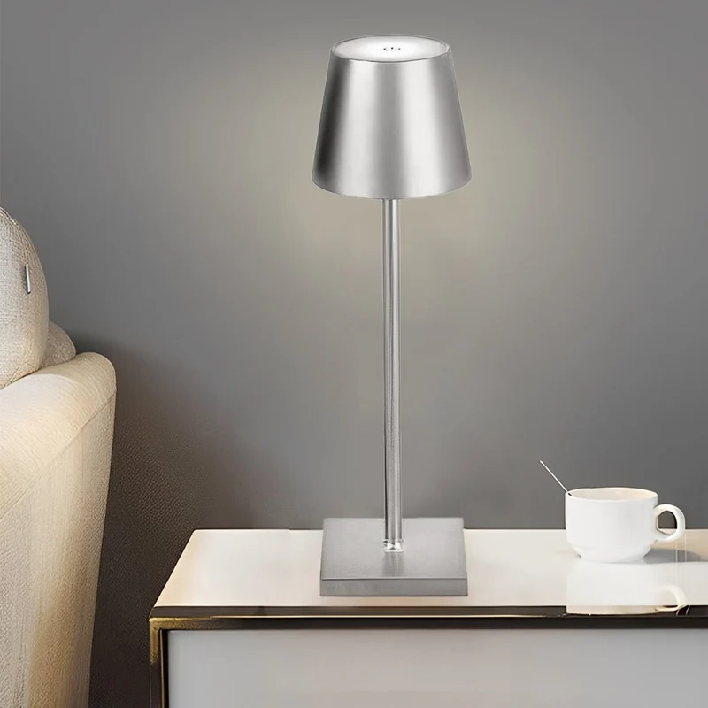 Bordlampe med Touch-Betjening – Elegant og Genopladelig LED