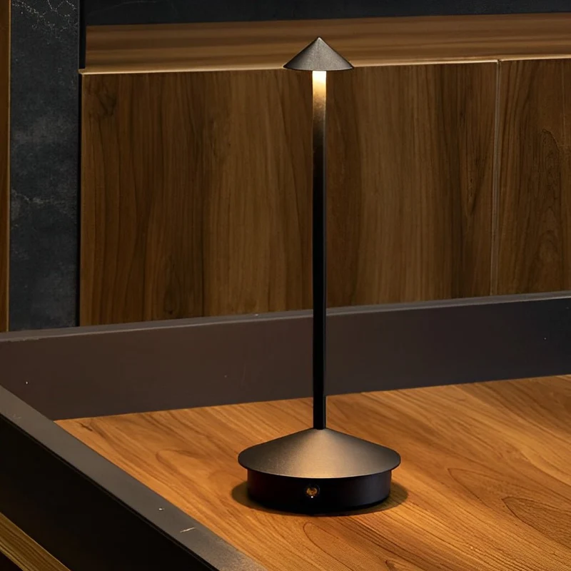 Trådløs Bordlampe med Dæmpbar LED & Lang Batterilevetid