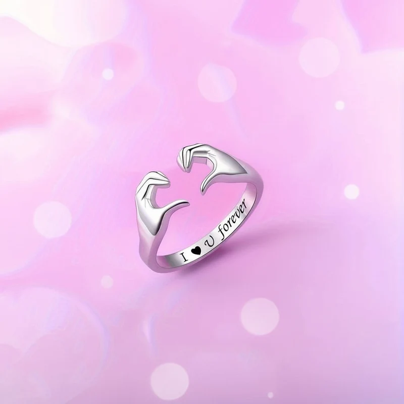 Elegant Forlovelsesring i Sølv med Hånddesign og Gravering