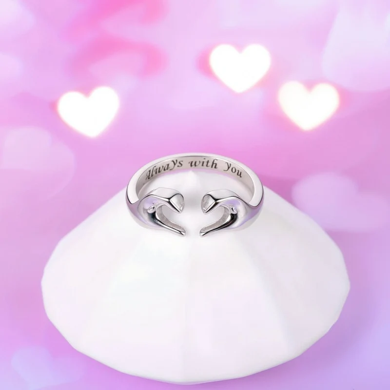 Elegant Forlovelsesring i Sølv med Hånddesign og Gravering