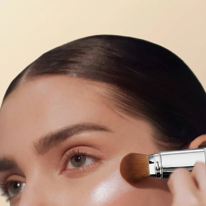 Dual-Endet Foundation Stick med Børste - Naturlig Glød
