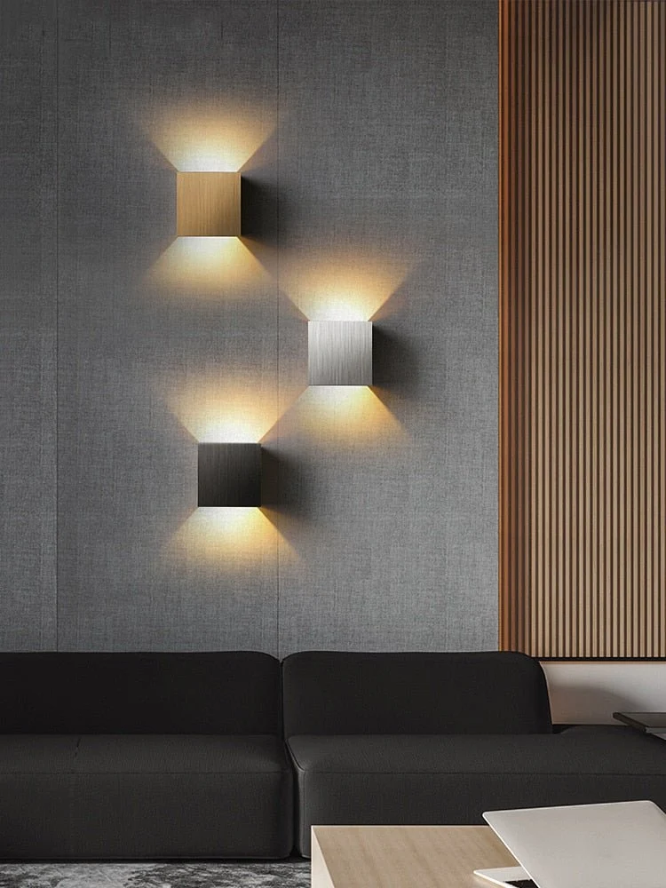 Elegant Væglampe i Minimalistisk Design med Justerbar Belysning