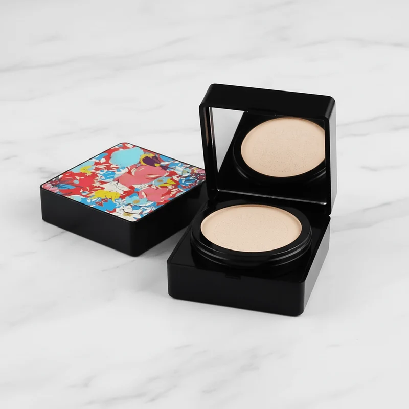 CC Cream Foundation: Fugtgivende Glød og Jævn Dækning