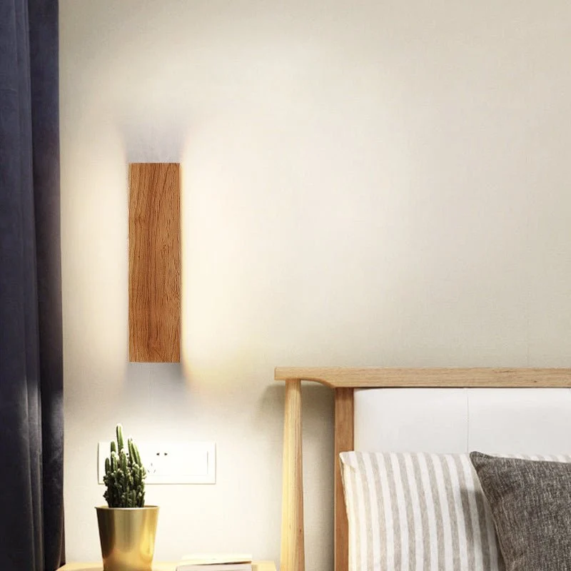 Stilfuld LED Væglampe i Træ – Minimalistisk Design og Komfortlys
