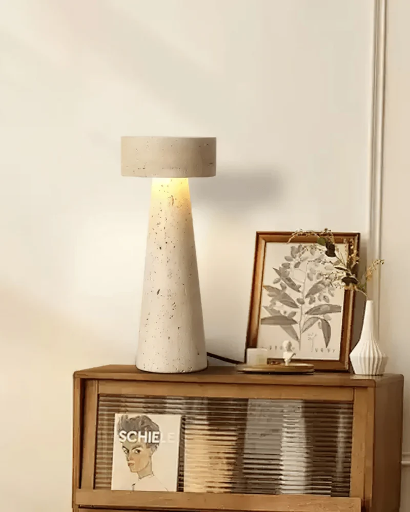 Elegant Travertin Bordlampe | Kompakt Design & Blød Belysning