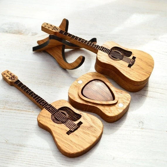 Elegant Træ-Plektrumholder til Guitarister – Håndlavet Design