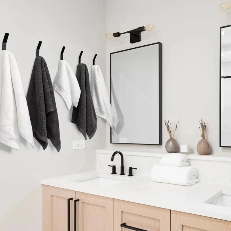 Pladsbesparende Stålgarderobe til Smalle Rum
