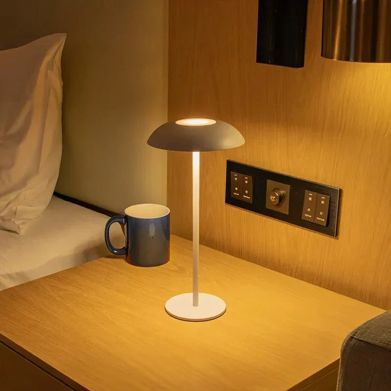 Stilfuld trådløs bordlampe med lang batterilevetid