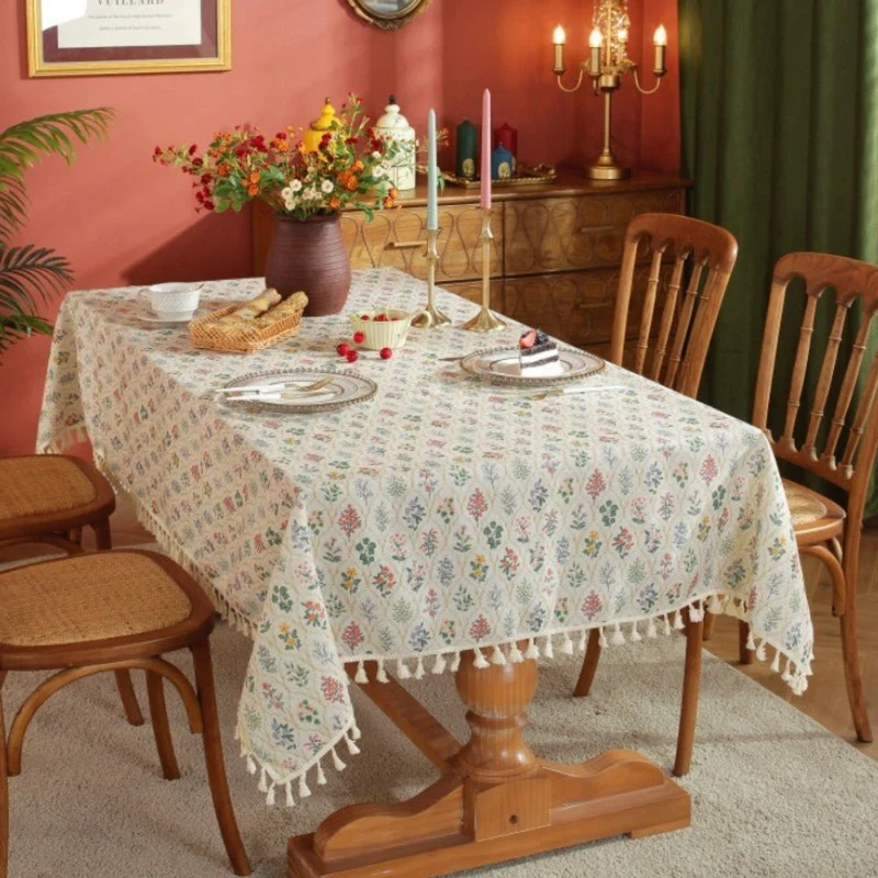 Blomstermønstret Dug med Quaster - Elegance og Nem Rengøring
