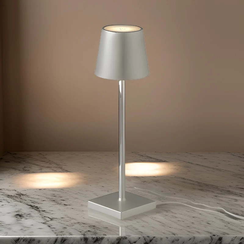 Trådløs LED-bordlampe med lang batterilevetid og fleksibilitet