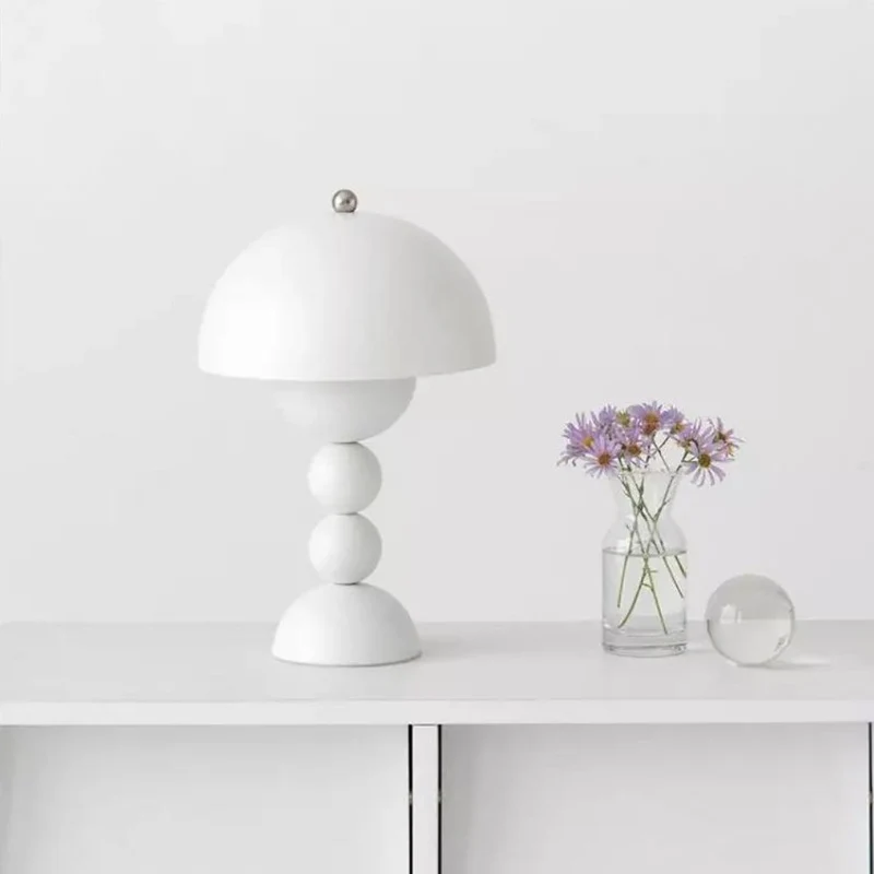 Nordisk Bordlampe – Stilfuldt Design og Blødt Lys