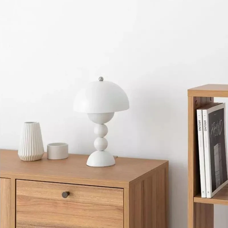 Nordisk Bordlampe – Stilfuldt Design og Blødt Lys