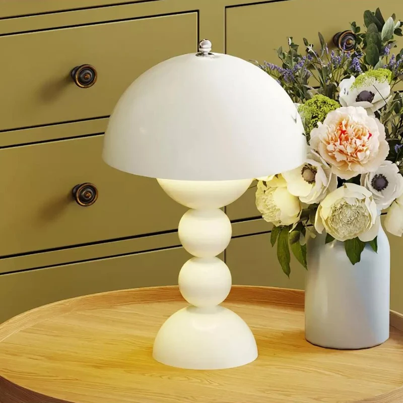 Nordisk Bordlampe – Stilfuldt Design og Blødt Lys
