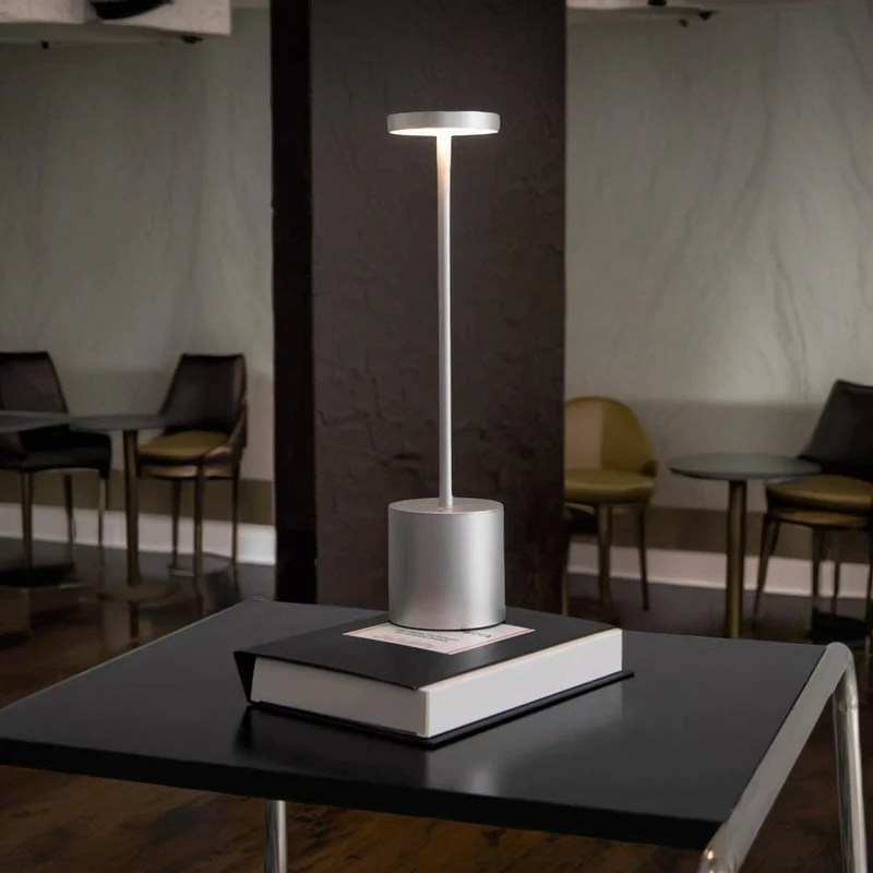 Trådløs Touch-bordlampe med justerbar lysstyrke