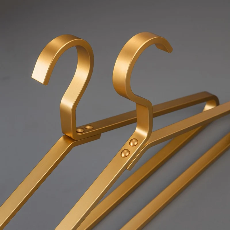 Slanke Aluminium Bøjler - Rummelig og Rutsjesikre (4 stk.)
