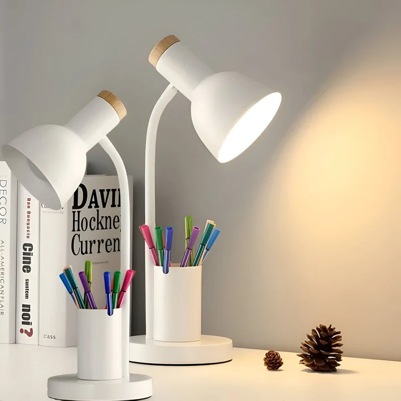 Elegant LED Bordlampe med Stiftholder - Ideel til Arbejdspladsen