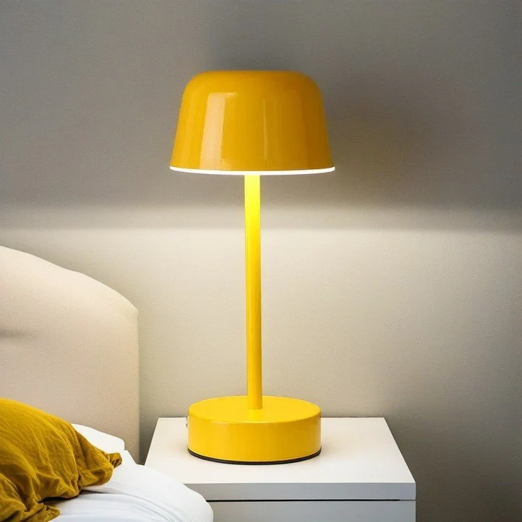 Genopladelig Farverig Bordlampe med Trådløst Design
