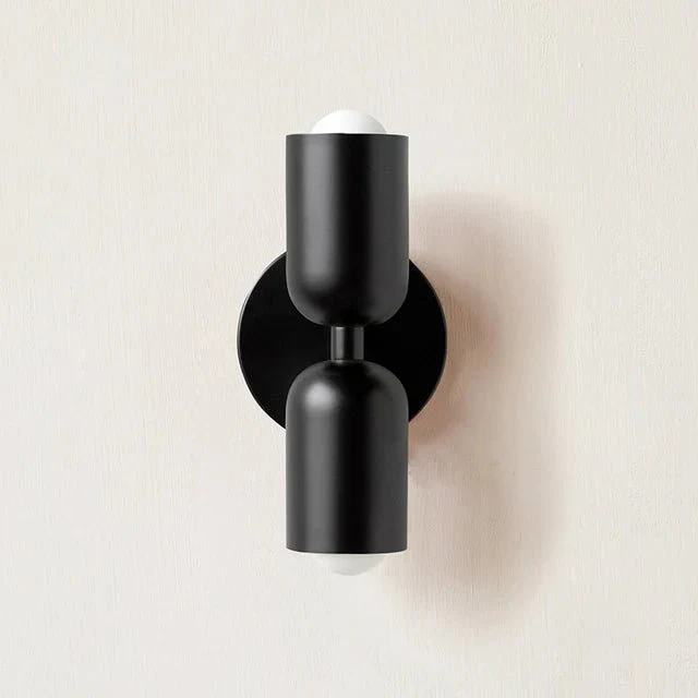 Moderne væglampe med dobbelt lys og stilrent design