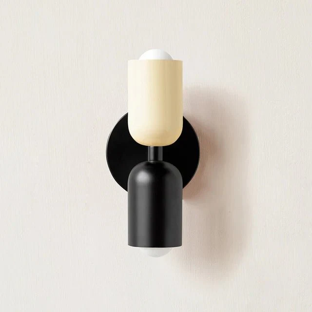 Moderne væglampe med dobbelt lys og stilrent design