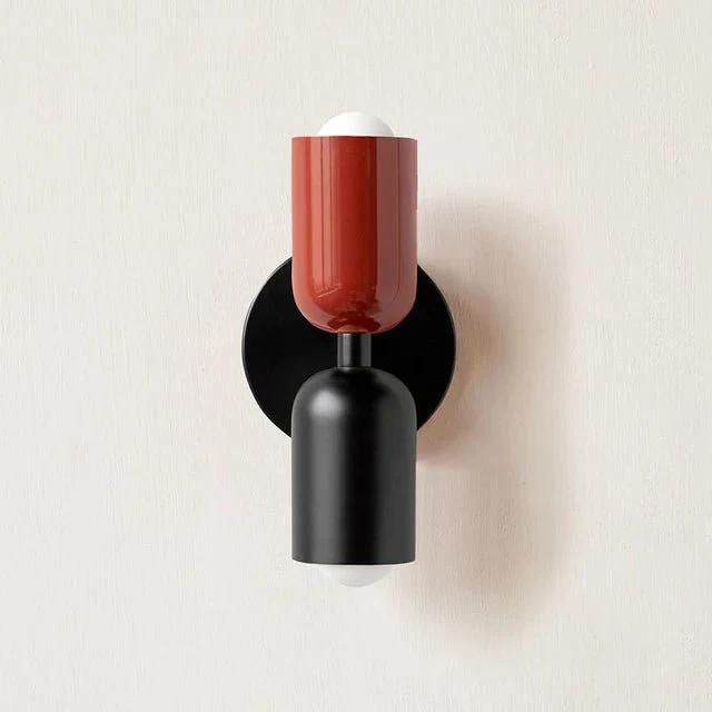 Moderne væglampe med dobbelt lys og stilrent design