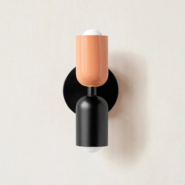 Moderne væglampe med dobbelt lys og stilrent design