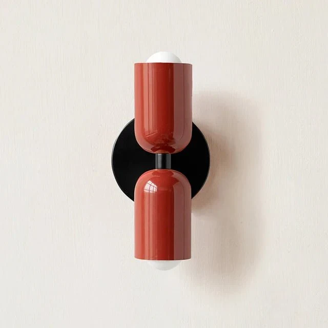 Moderne væglampe med dobbelt lys og stilrent design