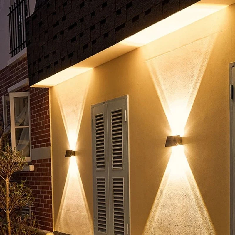 Solardrevet Udendørslampe med Smart Sensor & IP65 Beskyttelse
