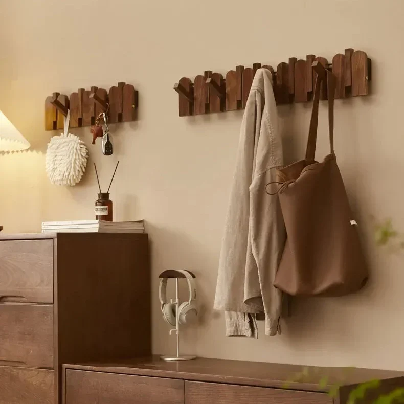 Elegant Vægmonteret Træknager med Foldemekanisme