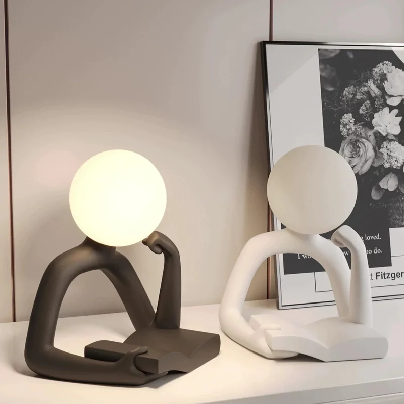 Trådløs bordlampe med justerbart lys og elegant design