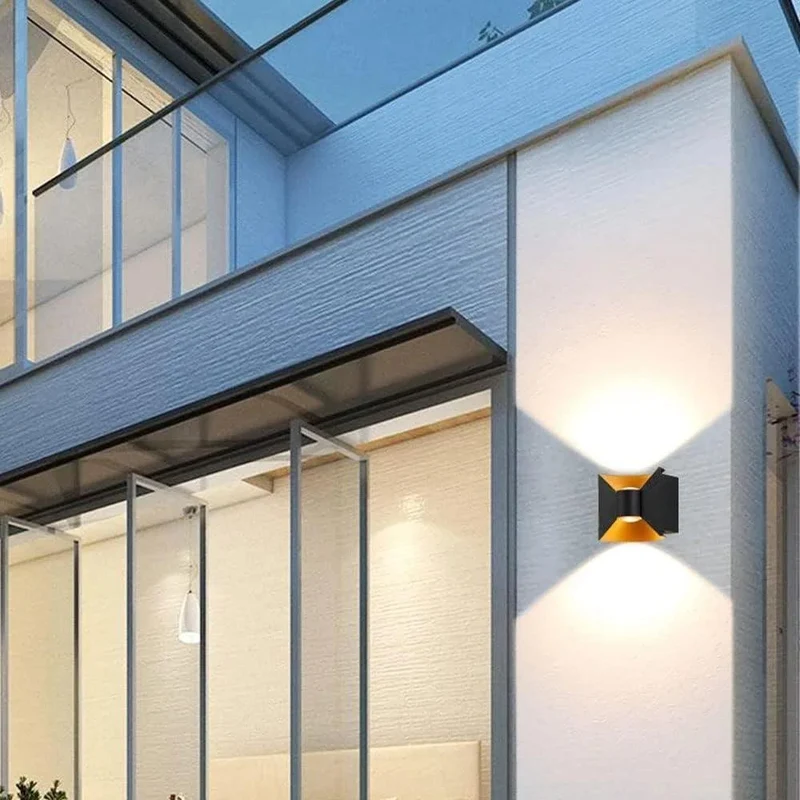 Elegant Udendørs LED Væglampe – Stilfuld og Energibesparende