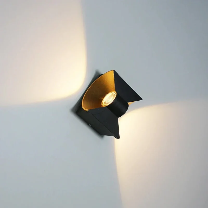 Elegant Udendørs LED Væglampe – Stilfuld og Energibesparende