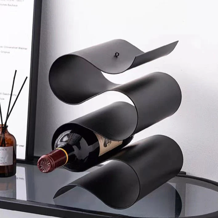Elegant Vinreol i Metal med Pladsbesparende S-Design