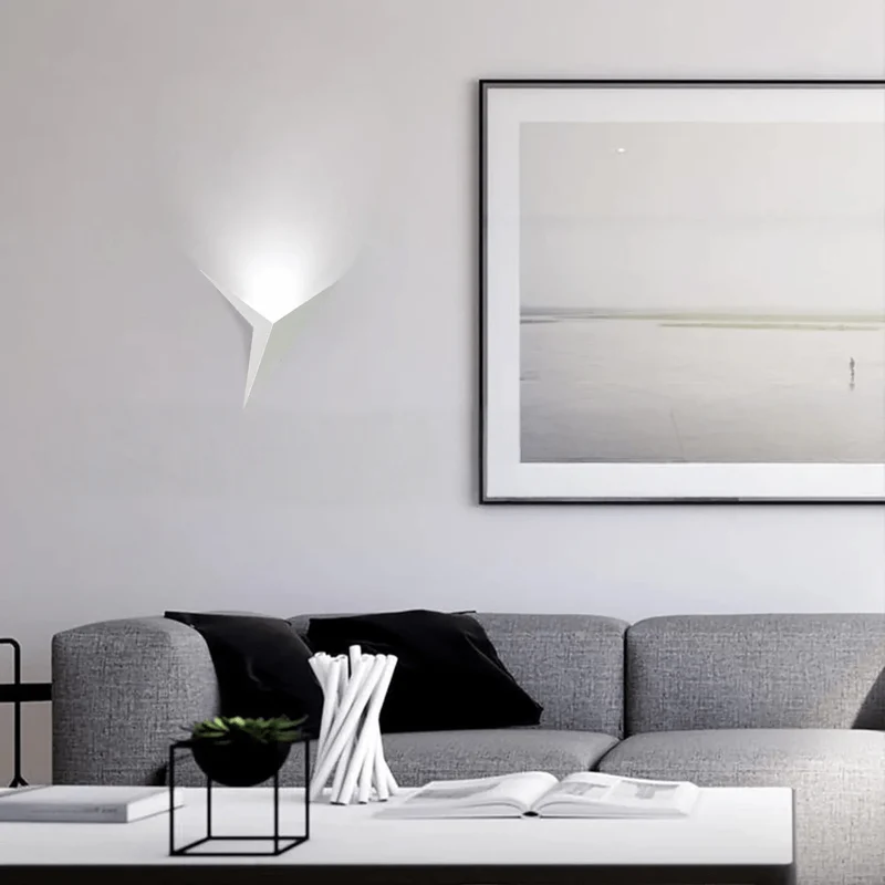 Moderne LED-væglampe i trekantet design – Energibesparende lys