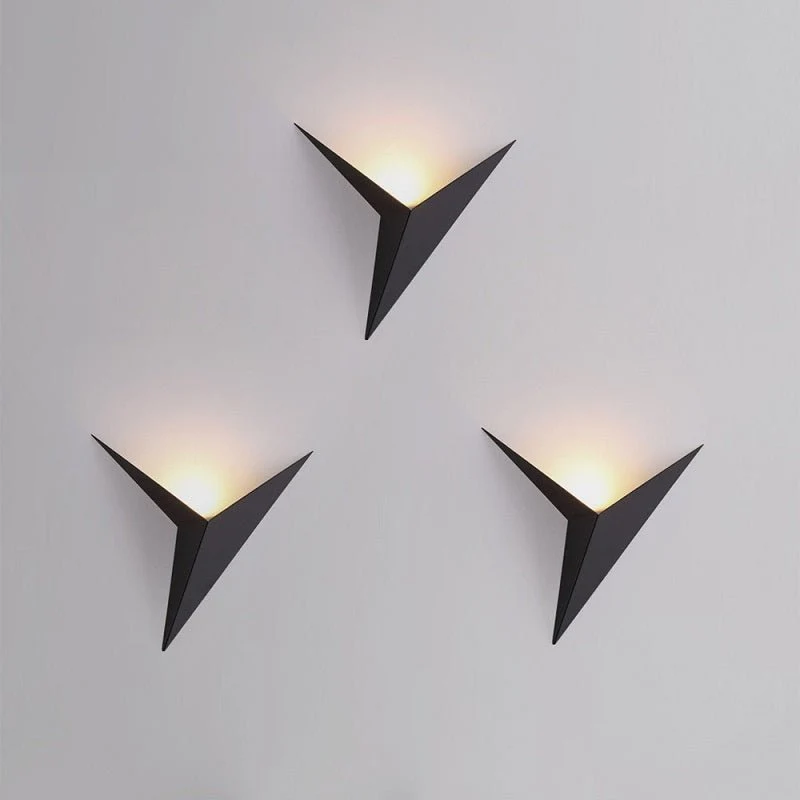 Moderne LED-væglampe i trekantet design – Energibesparende lys